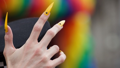 Warszawski ratusz ogłosił konkurs na prowadzenie... hostelu LGBT