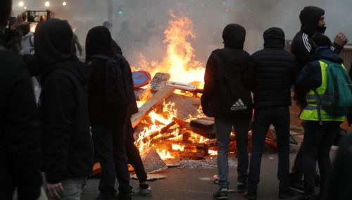 Belgia: 50 tys. ludzi na demonstracji przeciwko obostrzeniom. Doszło do starć z policją [WIDEO]
