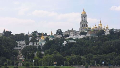 Ławra Peczerska – prawosławny klasztor w Kijowie, siedziba zwierzchnika Ukraińskiego Kościoła Prawosławnego Patriarchatu Moskiewskiego