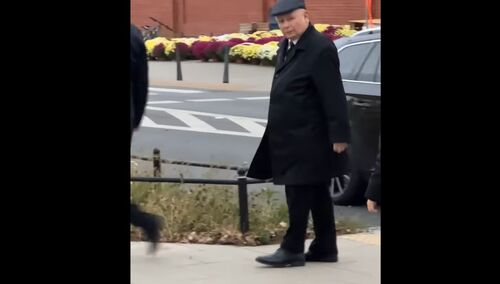 Jarosław Kaczyński na Powązkach