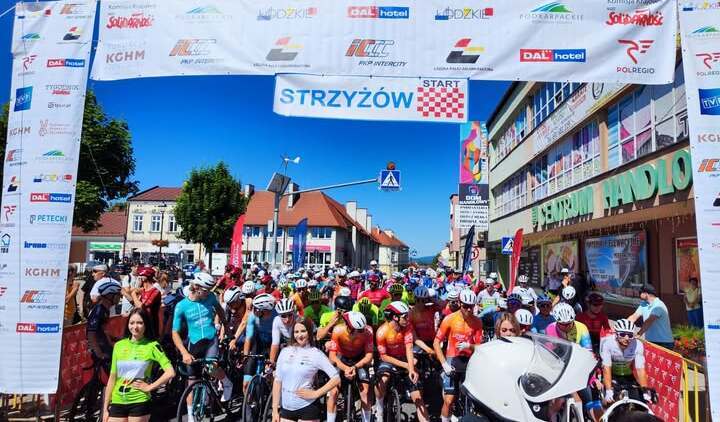 Start pierwszego etapu 36. Międzynarodowego Wyścigu Kolarskiego Solidarności i Olimpijczyków w Strzyżowie