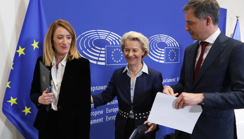 Premier Belgii Alexander De Croo, przewodnicząca KE Ursula von der Leyen i  przewodnicząca PE Roberta Metsola