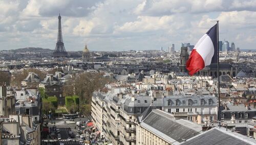 „Śmiała Polska. Instytucje europejskie wykraczają poza swoje prerogatywy”. "Le Figaro" o decyzji polskiego TK