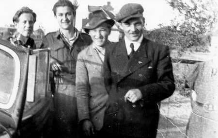 Na pierwszym planie Henryk Flame "Bartek"