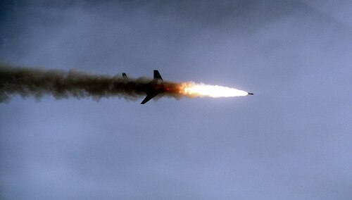 Kanadyjski samolot CF-101B wystrzeliwujący rakietę powietrze-powietrze AIR-2 Genie