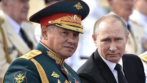 Prezydent Federacji Rosyjskiej Władimir Putin i szef MON Siergiej Szojgu