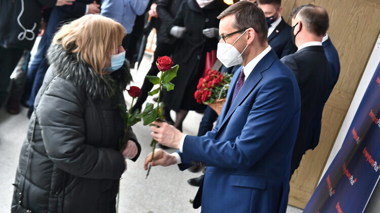 Premier: Jesteście wspaniałe; składam najserdeczniejsze życzenia i jednocześnie dedykuję...