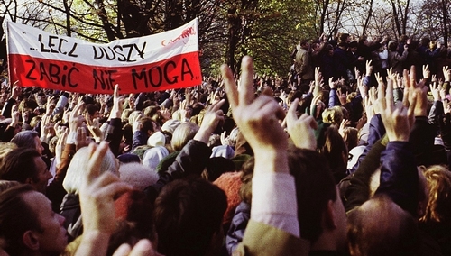 To już 36 lat. Nieznane zdjęcia z pogrzebu torturowanego i zamordowanego przez SB bł. Ks. Jerzego