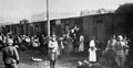 Likwidacja Warszawskiego Getta. Żydzi spędzani do wagonów na Umschlagplatz