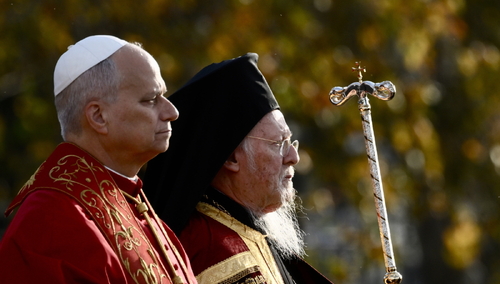 Od lewej: Leon XIV, Bartłomiej I