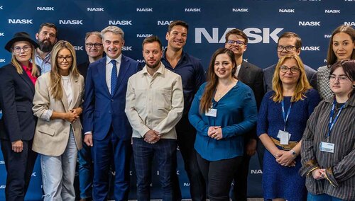 Konsultacjach o cyberbezpieczeństwie wyborów. Zdjęcie opublikował NASK. Na zdjęciu m.in. szef Akcji Demokracja Jakub Kocjan