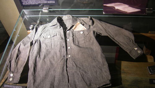 postrzelona koszula Romka Strzałkowskiego