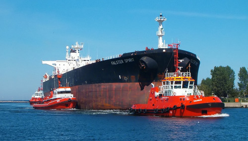 Tankowiec w porcie w Gdańsku. Zdjęcie poglądowe