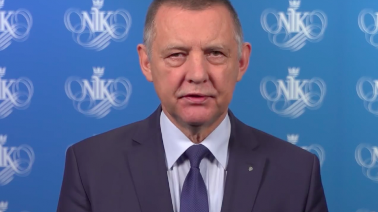 Syn Banasia zabiera głos. "Kaczyński obawia się NIK (...) „Bóg, honor, ojczyzna” to przykrywka"