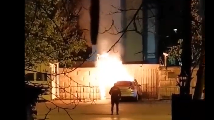 Pożar przed ambasadą Rosji