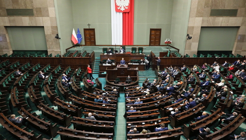 Rozłam w ZP ws. ustawy covidowej. Wiemy, którzy posłowie PiS głosowali za odrzuceniem projektu