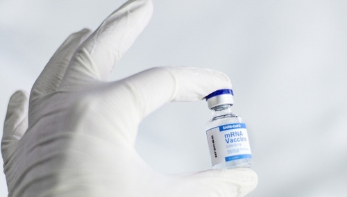 Szczepienie przeciwko koronawirusowi, zdjęcie ilustracyjne / pixabay.com/spencerbdavis1