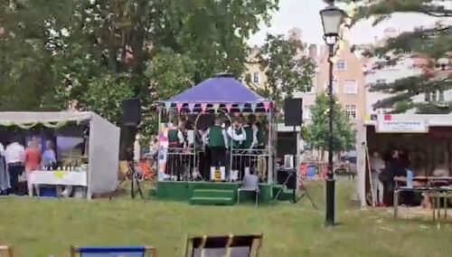 Jarmark św. Dominika w Gdańsku. Zespół ze Środkowej Frankonii, który zaśpiewał piosenkę „Ein Heller und ein Batzen”