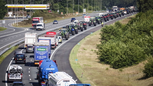 [FOTO] Holandia: Kraj sparaliżował protest dziesiątek tysięcy rolników przeciwko polityce ekologicznej