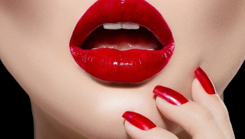 Czerwone usta. Zdjęcie poglądowe