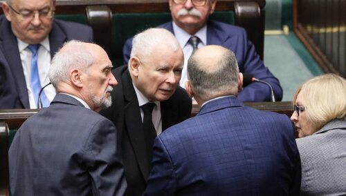 W poniedziałek ma odbyć się pilne spotkanie PiS przy ul. Nowogrodzkiej w Warszawie 