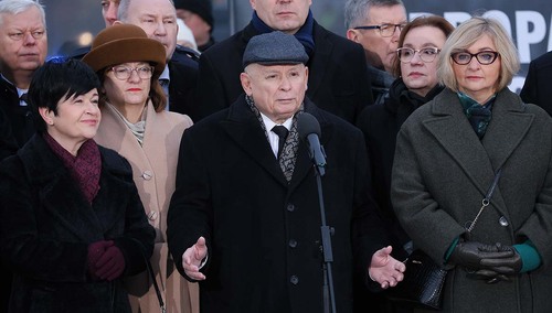 Prezes PiS Jarosław Kaczyński na placu Piłsudskiego w Warszawie