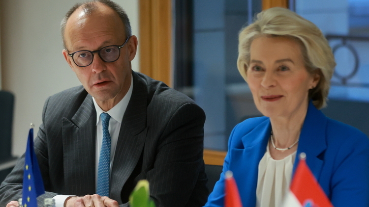 Przewodnicząca Komisji Europejskiej Ursula von der Leyen i kanclerz Niemiec Friedrich Merz