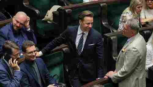 Krzysztof Bosak (w środku)