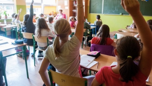 Kolejni uczniowie wrócą do szkół? Minister Czarnek ujawnia szczegóły