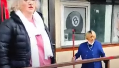 Film z panią sprzatającą „robiącą porządek” z Lempart robi furorę w Hiszpanii! „Doskonała metafora lewicy” [WIDEO]