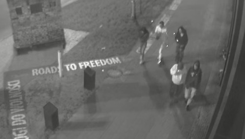 To oni zniszczyli wystawę ze św. Janem Pawłem II. Publikujemy kolejne ujęcia z kamer!