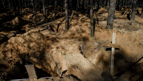 Zbiorowe groby odkryte pod Iziumem