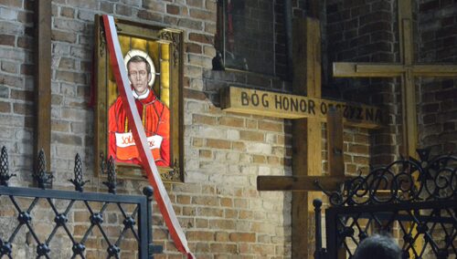 W gdańskiej bazylice św. Brygidy odsłonięto witraż ku czci Patrona Solidarności