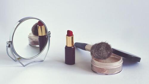 Jak wybrać puder do twarzy?