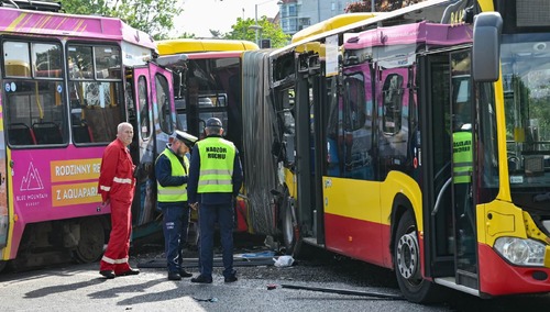 Zderzenie autobusu z tramwajem we Wrocławiu