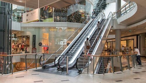 Poluzowanie obostrzeń i otwarte galerie handlowe? Padła data