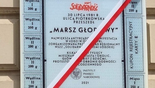 Tablica upamiętniająca Marsz Głodowy