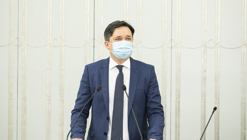 Wiącek popiera pogląd o prymacie konstytucji nad umowami międzynarodowymi! „Konsternacja senatorów PO”