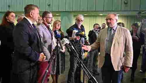 Sędzia SN Aleksander Stępkowski zadaje pytanie ministrowi Waldemarowi Żurkowi