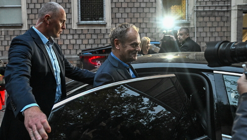 Donald Tusk z ochroniarzem