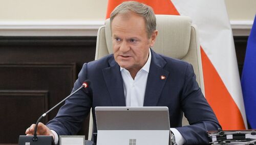 Donald Tusk podczas posiedzenia rządu w sprawie CBA 10 grudnia 2014 r.
