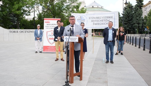 Co z religią w szkole? Oświatowa Solidarność zaniepokojona
