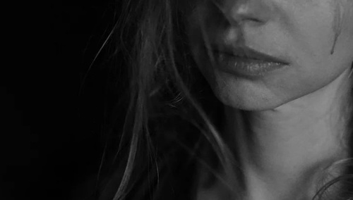 Smutna dziewczyna. Zdjęcie poglądowe