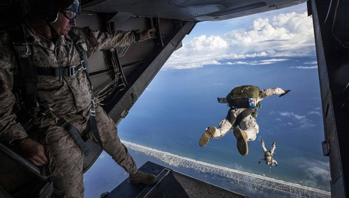  Żołnierze. Skoczkowie spadochronowi. Ilustracja poglądowa