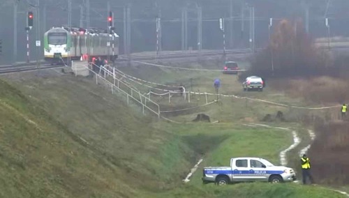 W niedzielę 16 listopada 2025 r. w rejonie miejscowości Życzyn w woj. mazowieckim maszynista jednego z pociągów zauważył uszkodzony fragment torowiska