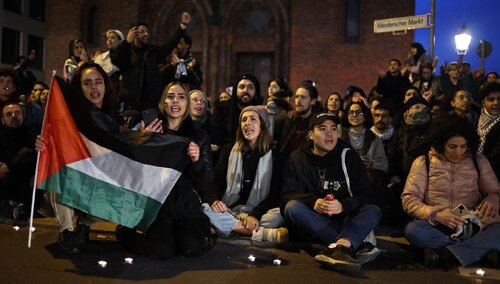 Demonstracja solidarności z Palestyńczykami, która została przerwana przez policję. Berlin, 18 października 2023 r.