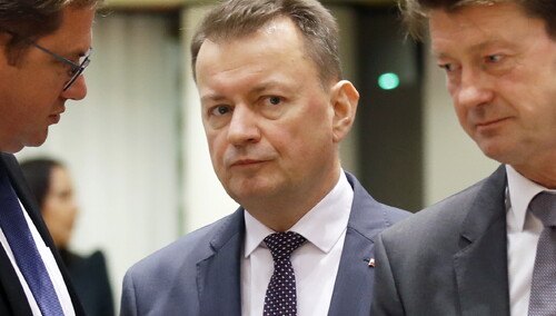 Eskorta F-16 dla reprezentacji Polski. Szef MON zabrał głos