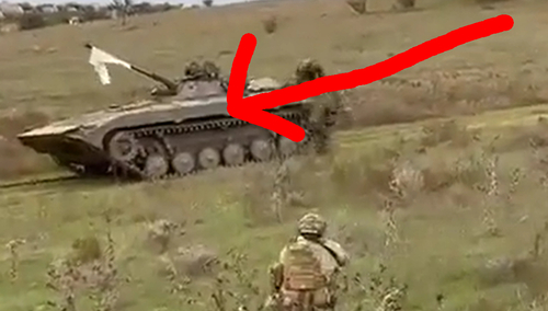 Rosyjski BWP-2 się poddaje