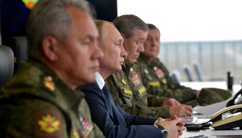 Władimir Putin z kierownictwem rosyjskiej armii, zdjęcie poglądowe