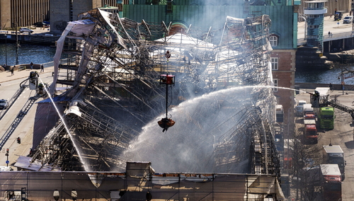 Pożar starej giełdy w Kopenhadze